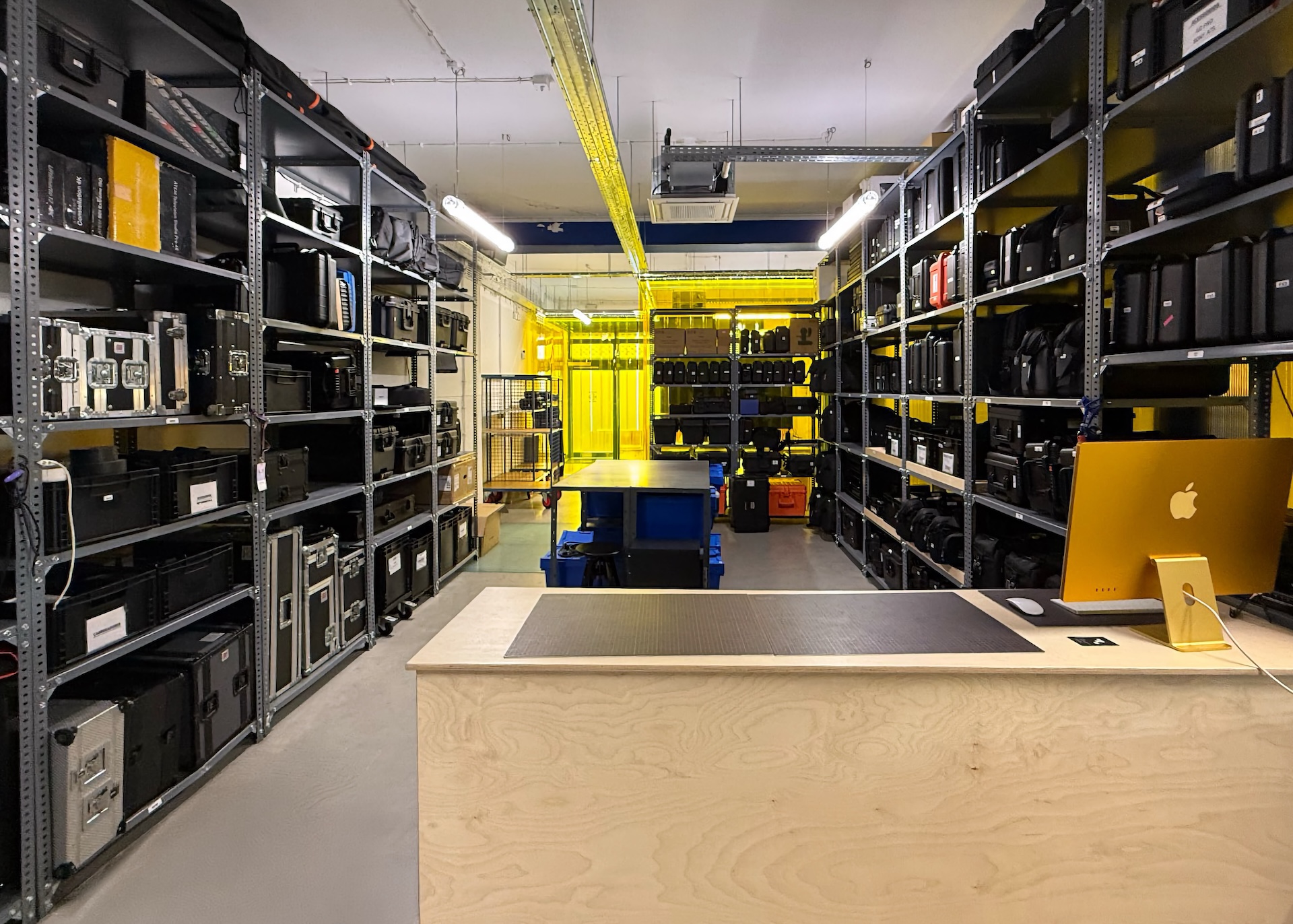 Digital Azul Rental Warehouse in Campolide, Lisboa – UPDATE